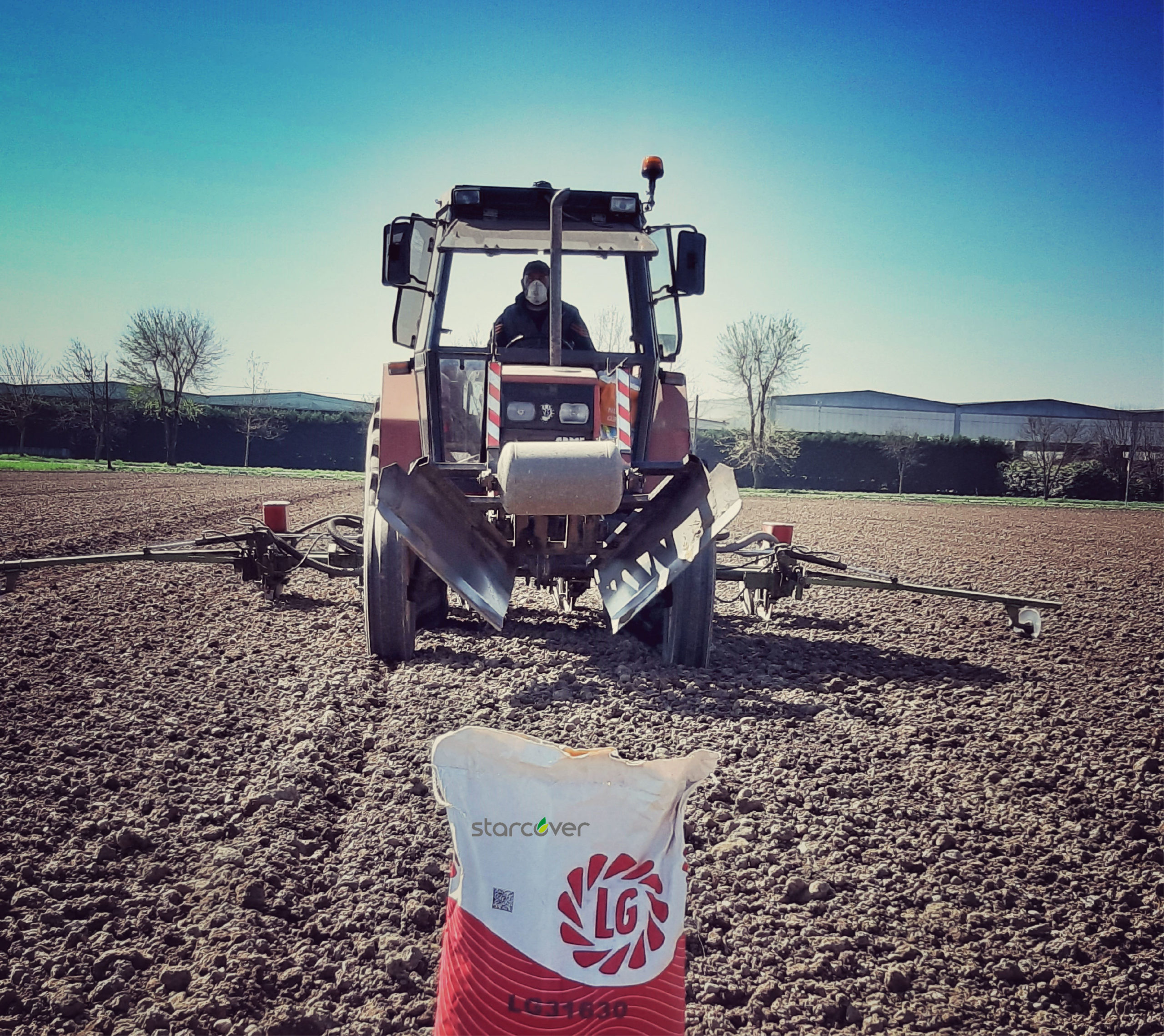 Agricoltore_C Agricoltore con protezioni